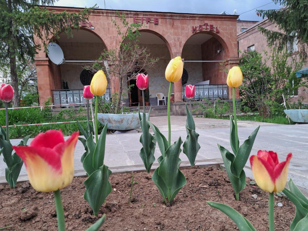 Hotel Life Jermuk Bagian luar foto